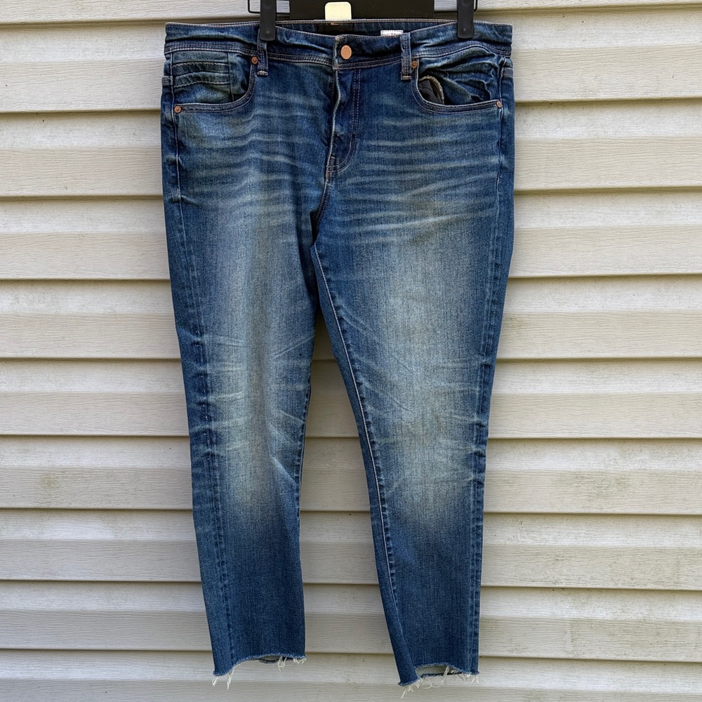 Buckle Black | Luxe Stretch Mid Rise Denim Skinny Jean size 31x32